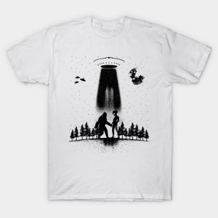Alien And Bigfoot Ufo T-Shirt